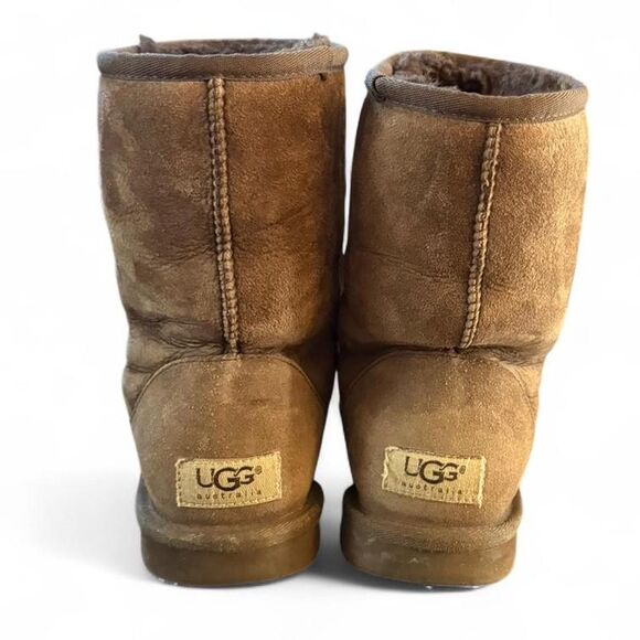 Womens Ugg Classic Boots SZ 6 - Picture 2 of 4